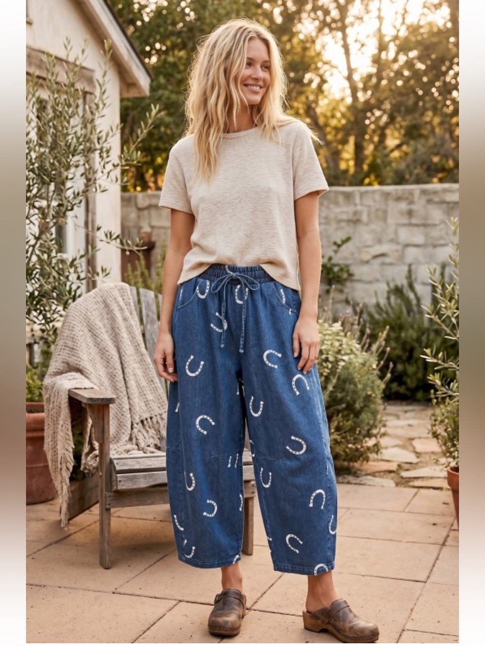 125. Barrel elastic waistband horseshoe printed denim jeans